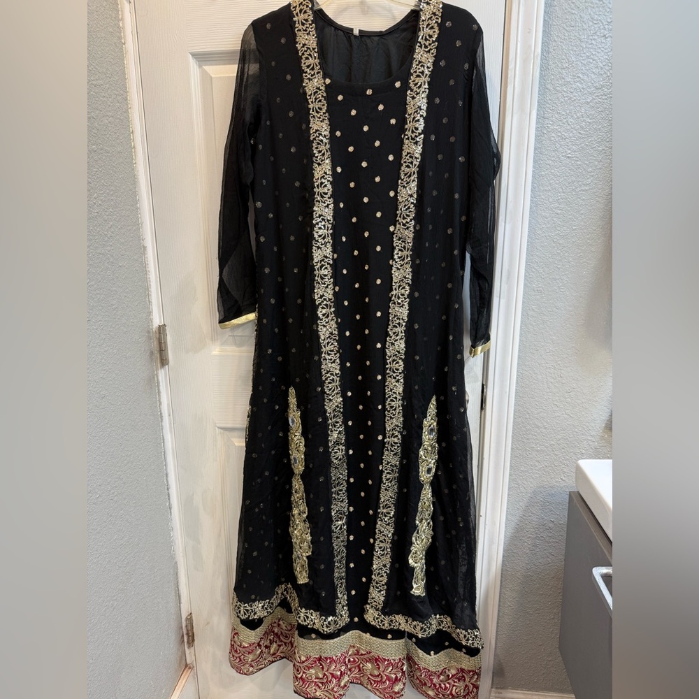 Ethnic Indian Pakistani Punjabi 3 pc Black and Gold suit